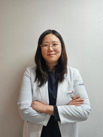 김윤지 선생님.jpg